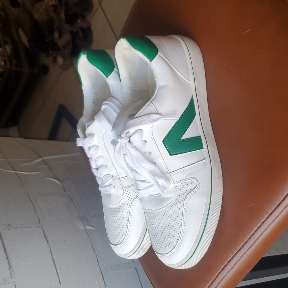 White &green sneaker